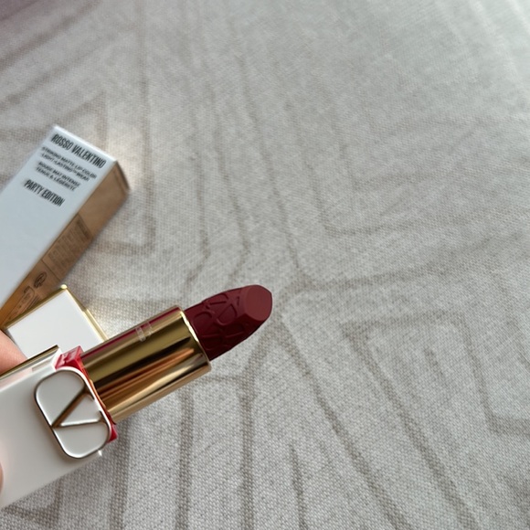ROSSO VALENTINO EXCLUSIVE PARTY EDITION LIPSTICK undressed velvet matte 111A - Picture 6 of 16